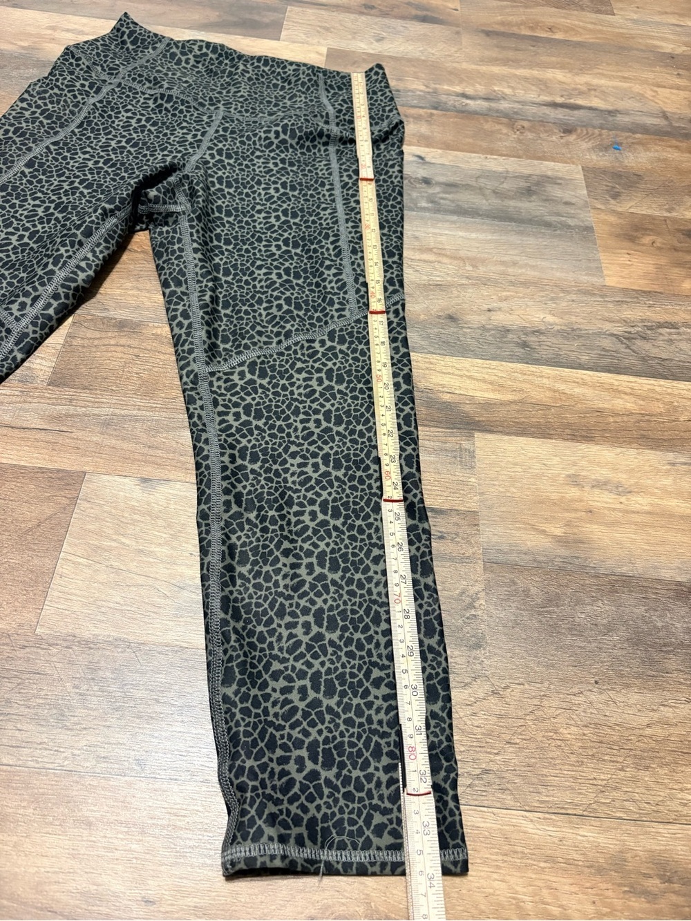 Flexure Leopard Print Cropped Leggings Women’s Size L Athletic Yoga Workout - Picture 3 of 5